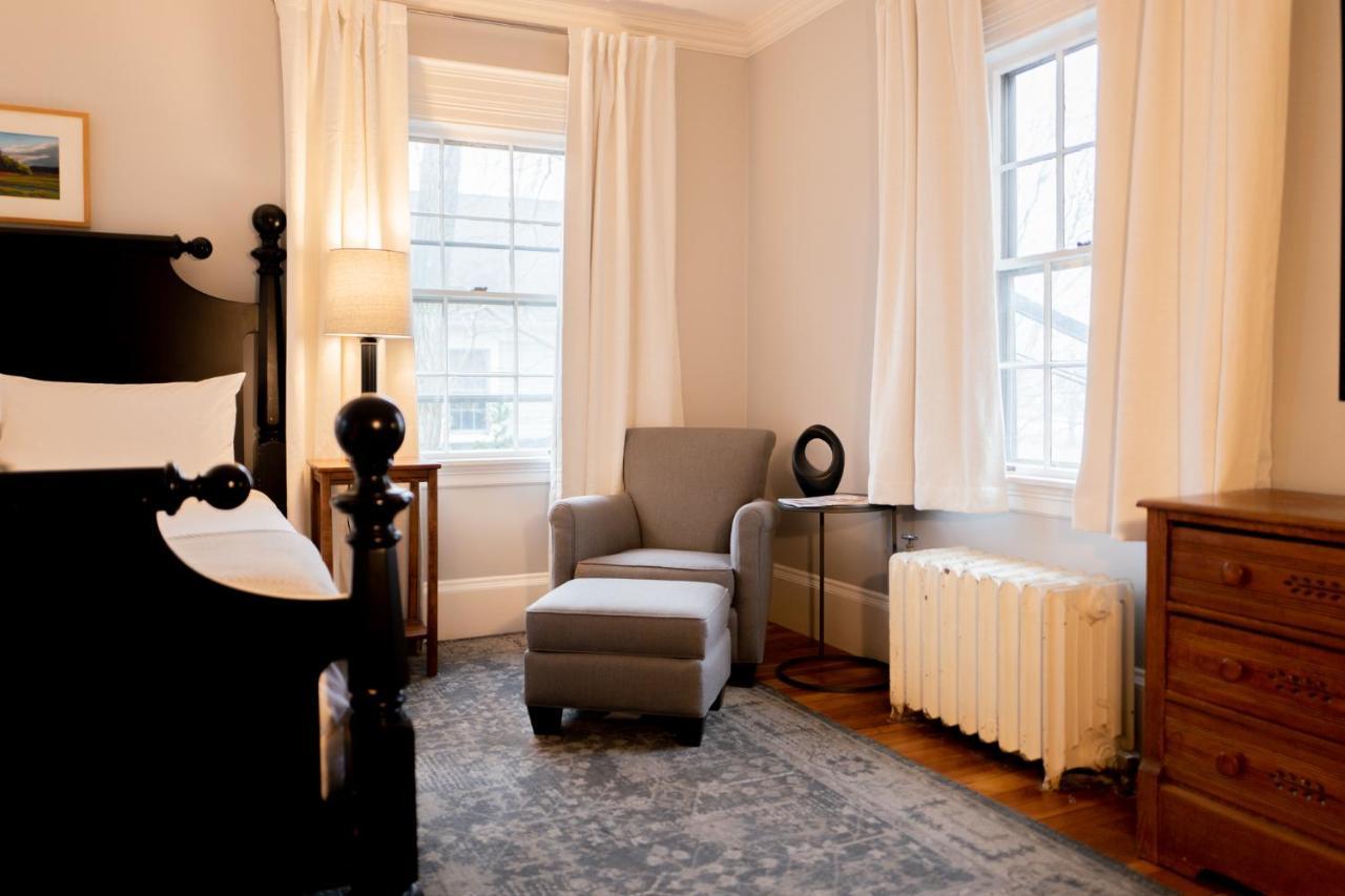 Onesixtyfive, The Inn On Park Row Брънсуик Екстериор снимка