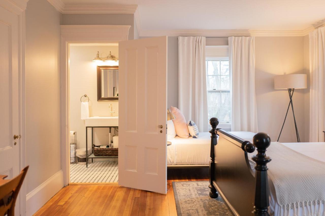 Onesixtyfive, The Inn On Park Row Брънсуик Екстериор снимка