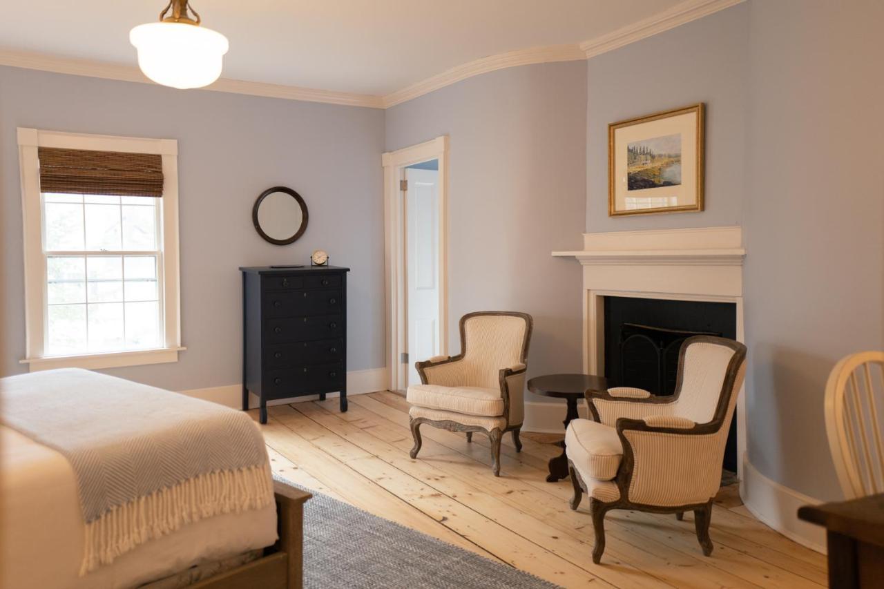 Onesixtyfive, The Inn On Park Row Брънсуик Екстериор снимка